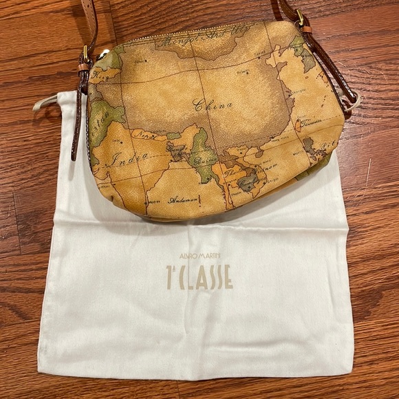 Alviero Martini Handbags - 1A Classe Alviero Martini Italy Crossbody